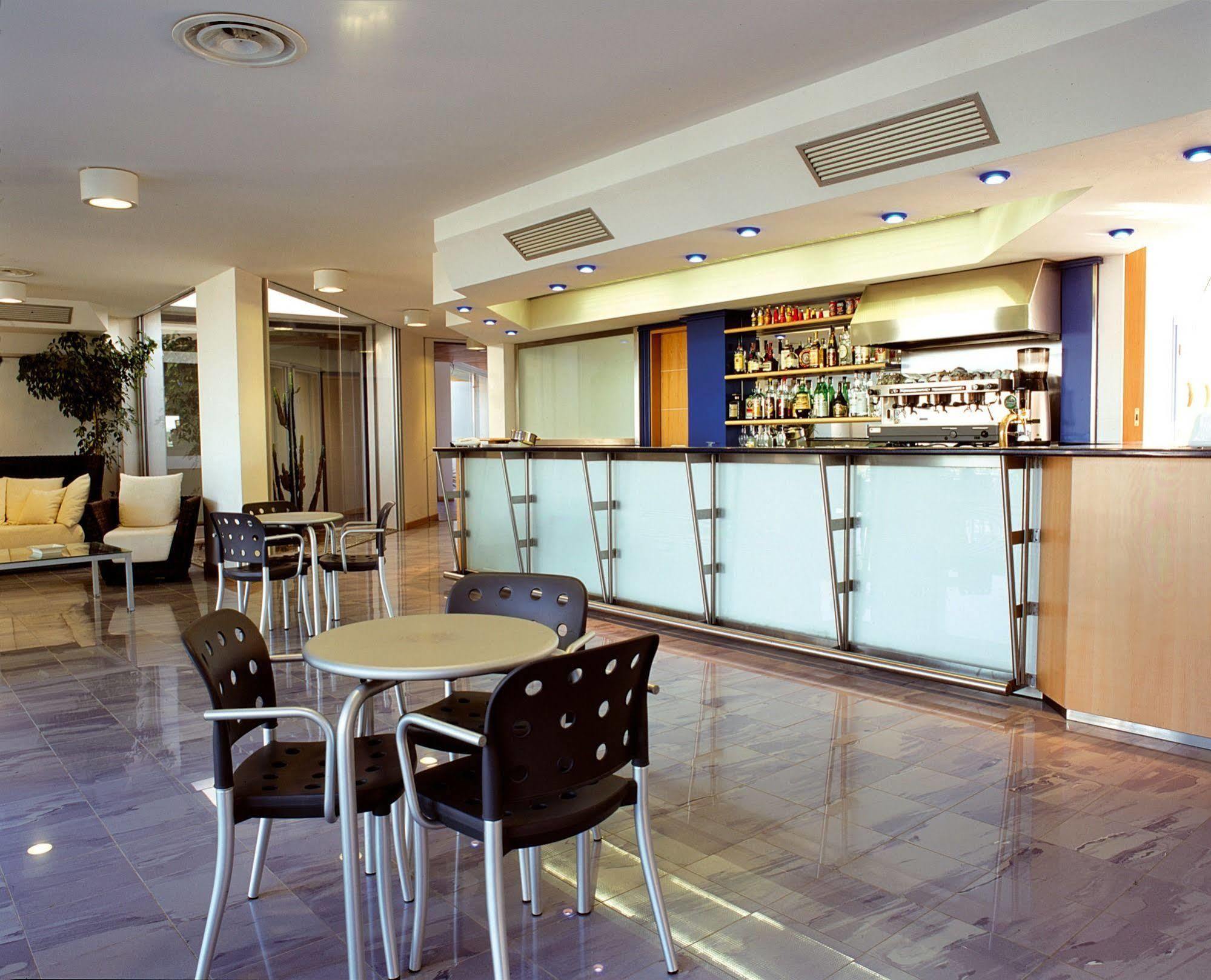 African Beach Hotel-Residence 曼弗雷多尼亚 外观 照片