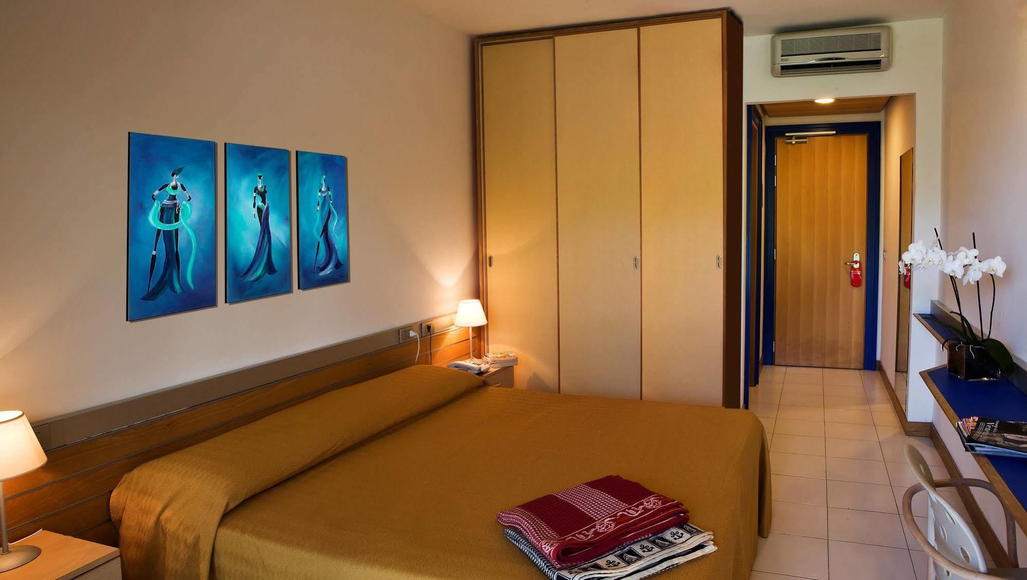 African Beach Hotel-Residence 曼弗雷多尼亚 外观 照片
